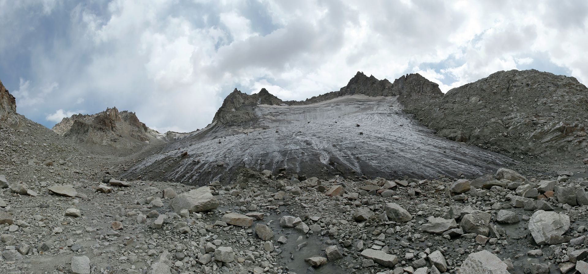 Glaciers below Mura Pass (3793m).